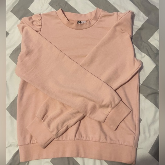 H&M Crewneck in Baby Pink - Picture 3 of 5